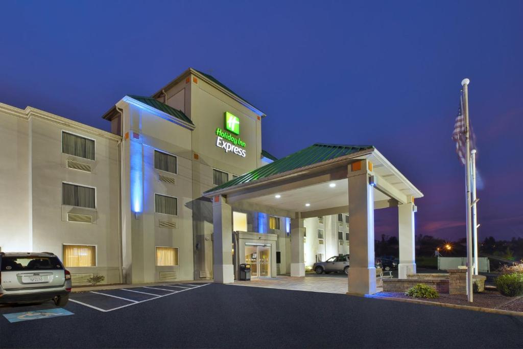 Holiday Inn Express Irwin-PA Turnpike Exit 67, an IHG Hotel