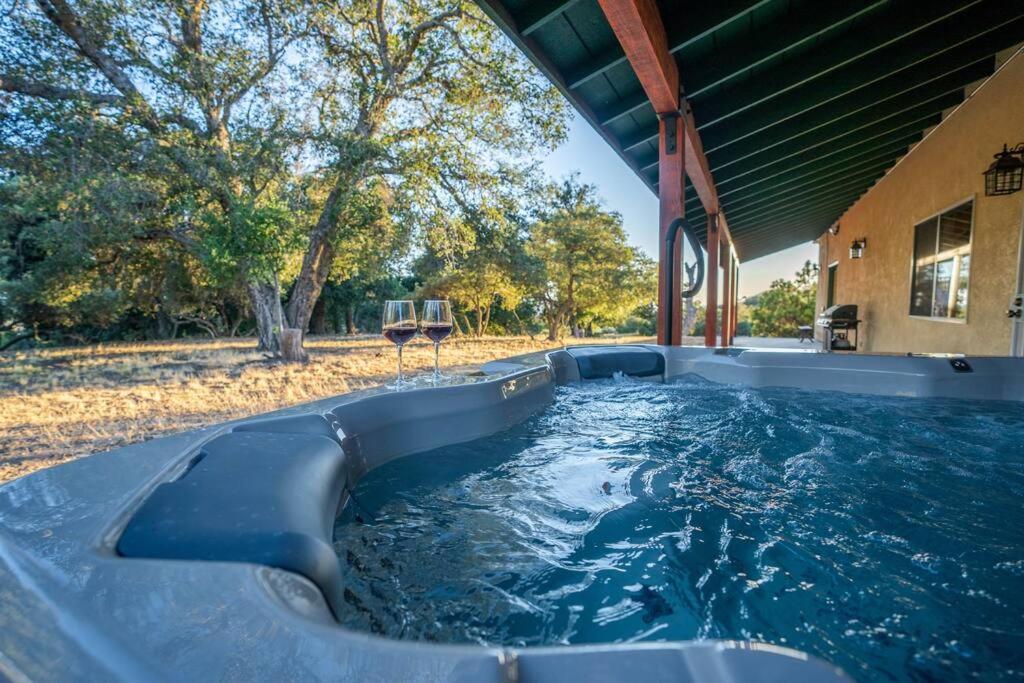 Country Cowboy Hot Tub Hideaway on 20 Acres