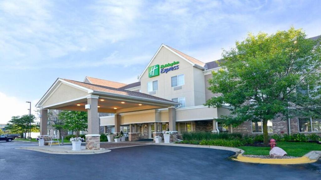 Holiday Inn Express & Suites Chicago-Deerfield Lincolnshire, an IHG Hotel