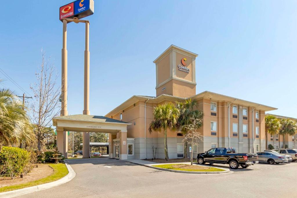 Comfort Inn & Suites Airport Convention Center