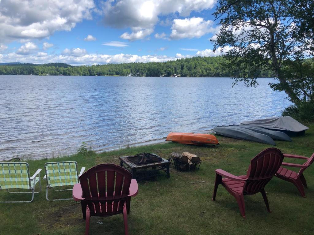 Little Loon Cottage and Beach on Webster Lake