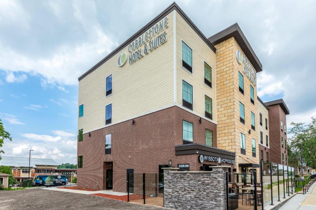 Cobblestone Hotel & Suites Hartford