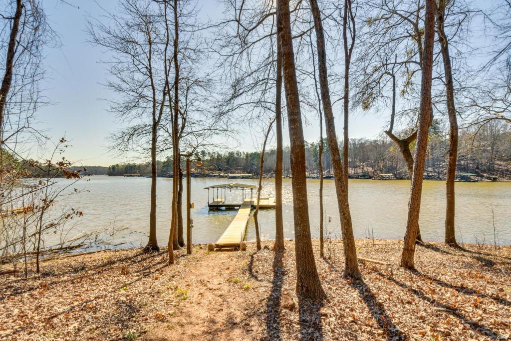 Lake Hartwell Cottage with Fire Pit Near Clemson!